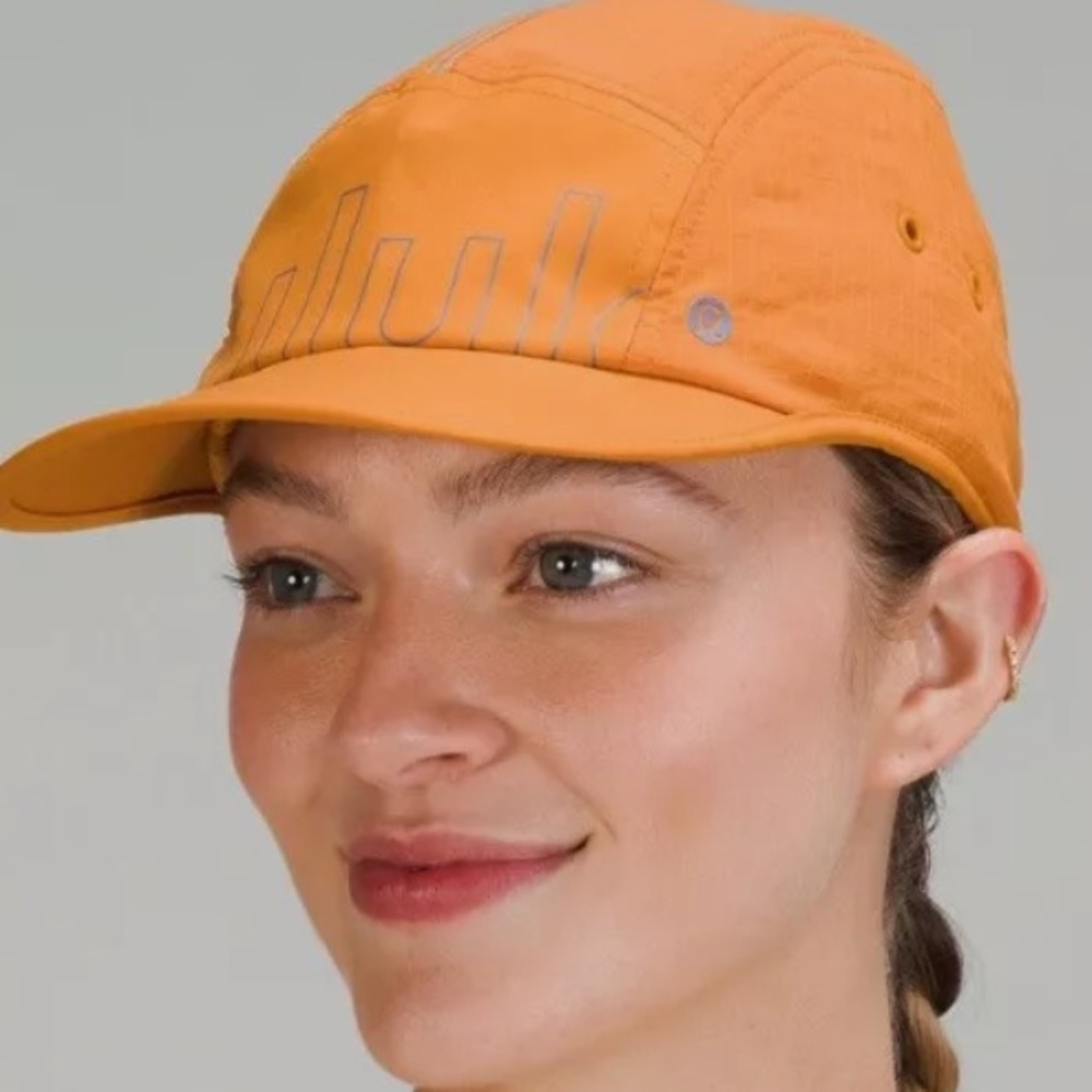 NWT lululemon Insulated Drawcord Hiking Cap in Autumn Orange/Peri Purple S/M